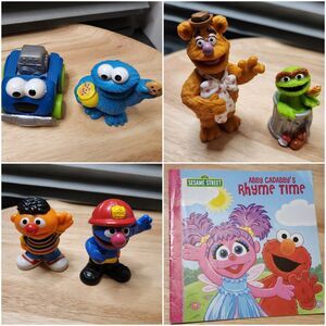 Sesame Street Lot – Figurines & Book – Cookie Monster Car Included